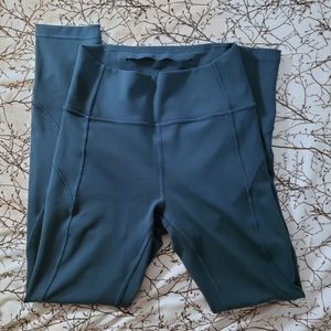 EUC - Lululemon In Movement 25" Laguna Size 4